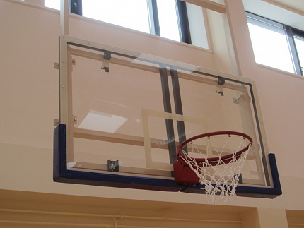Щит баскетбольный игровой 180х105см поликарбонат 15мм на металлической раме