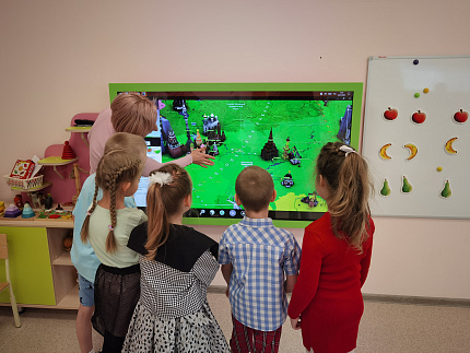 Настенная интерактивная панель Уникум-1 (43) Android