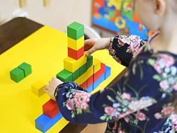 Конструктор детский деревянный "Строитель"  Цветные кубики 40 шт.