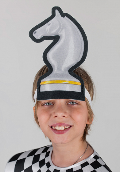 Головной убор - маска Шахматная фигура белая, конь