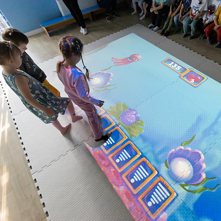 Интерактивный образовательный пол Magium (проектор и датчик движения в едином коробе)