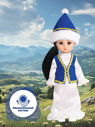 Аиша в национальном костюме