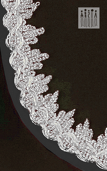 Жилет с серебряной отделкой